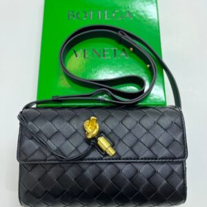 Bottega Veneta Andiamo Clutch